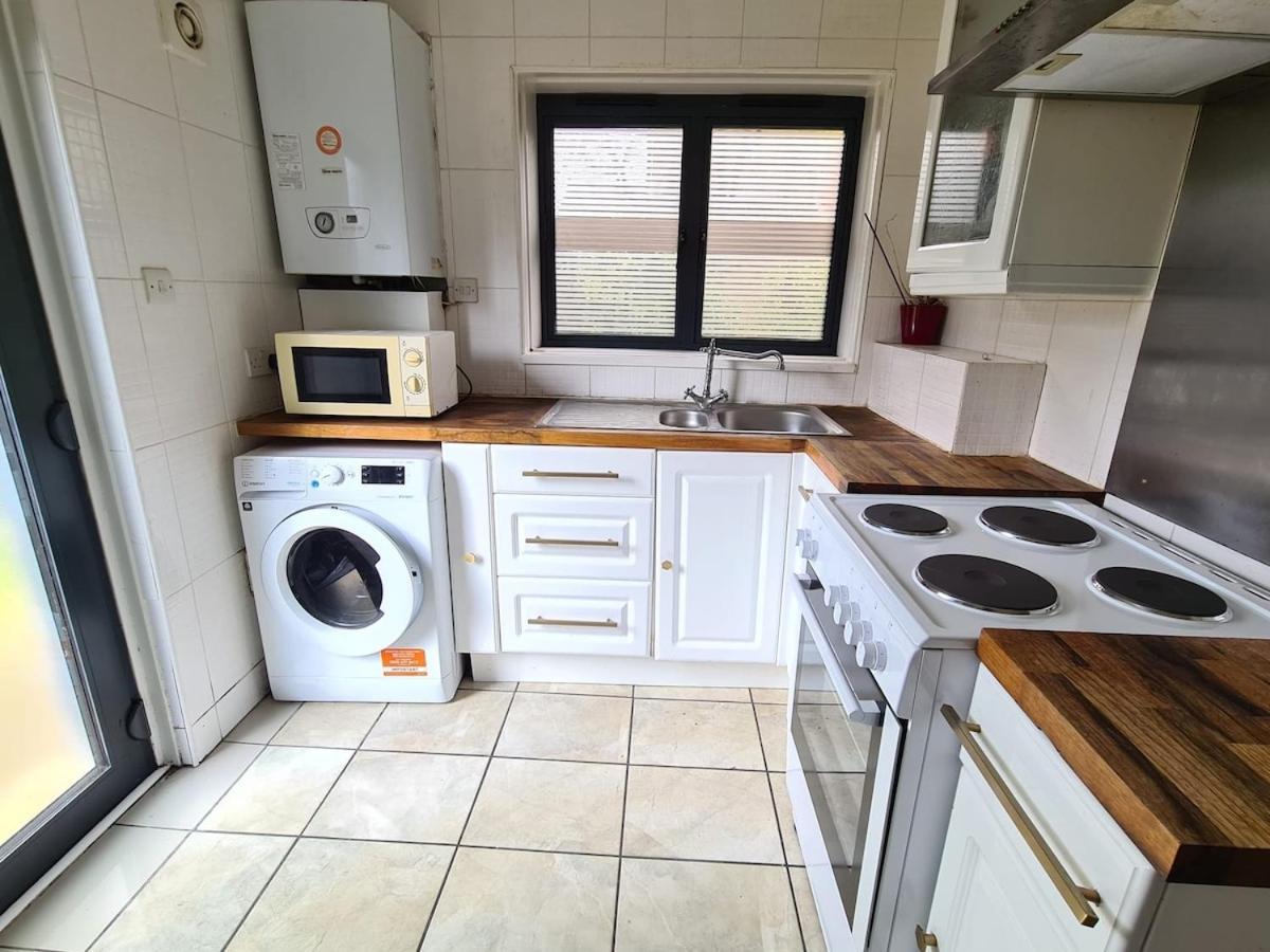 Tranquil Garden 2 Dbl Bed Apartment London